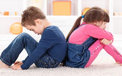 3 Pași ca să scapi de certuri între copii și să-i ferești de bullying și agresivitate atunci când tu nu ești acolo să-i aperi